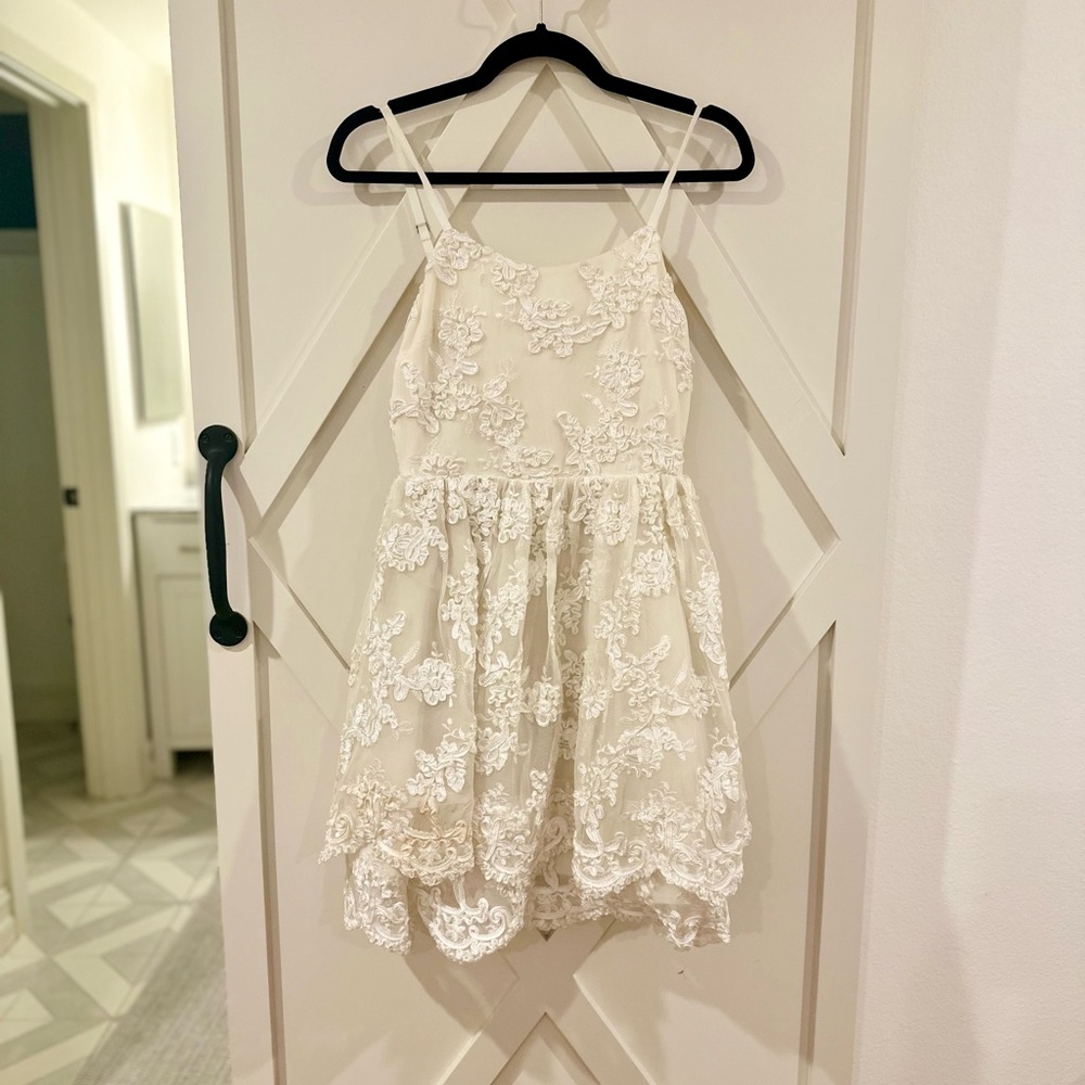 Alice + Olivia White Mini Floral Embroidered Dress (Size 2) - Picture 3 of 9